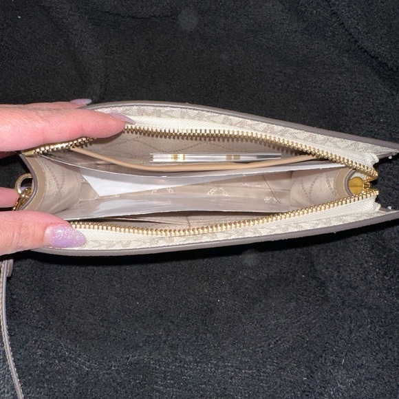 Michael Kors - Picture 2 of 10